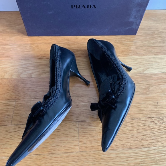 Prada Pointed Toe Heel with Velvet Trim - Picture 5 of 8